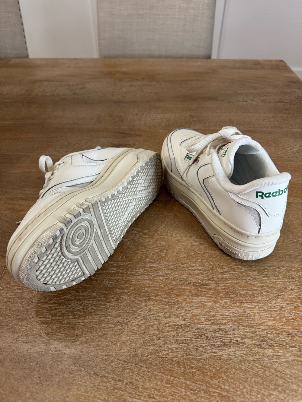 Reebok White Platform Leather Sneakers with Green Logo women’s 8 - Picture 3 of 4